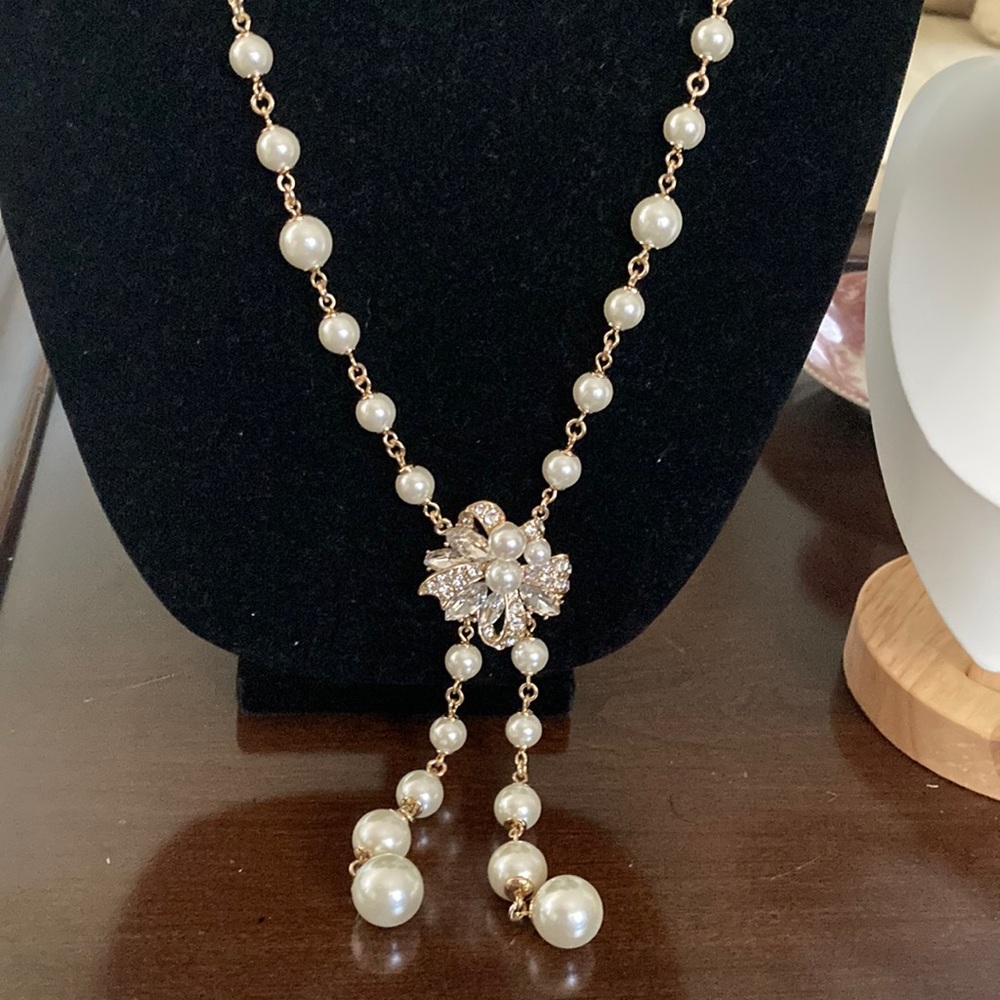 Pearl Drop Floral Pendant Necklace - Gold Tone